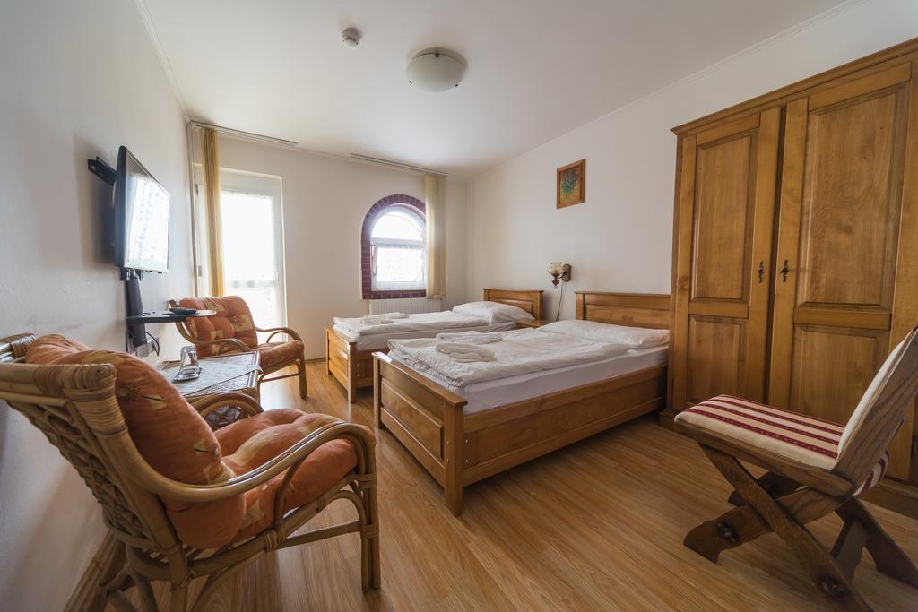 Tokaj Zlata Putna - Restaurant & Pension Vinicky Luaran gambar