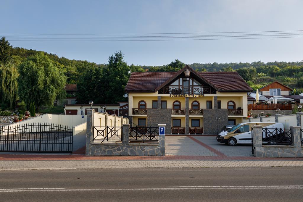 Tokaj Zlata Putna - Restaurant & Pension Vinicky Luaran gambar