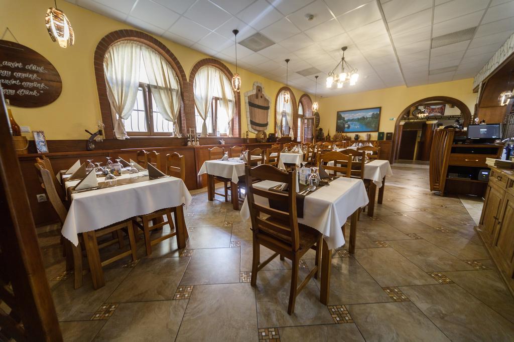 Tokaj Zlata Putna - Restaurant & Pension Vinicky Luaran gambar